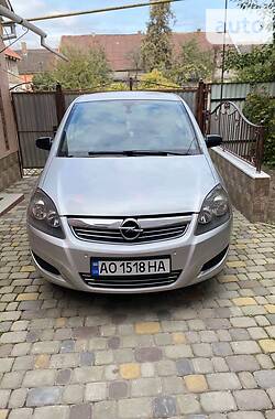 Универсал Opel Zafira 2010 в Мукачево