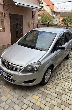 Универсал Opel Zafira 2010 в Мукачево