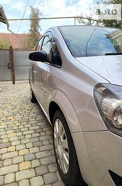 Универсал Opel Zafira 2010 в Мукачево