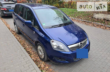 Минивэн Opel Zafira 2010 в Черновцах