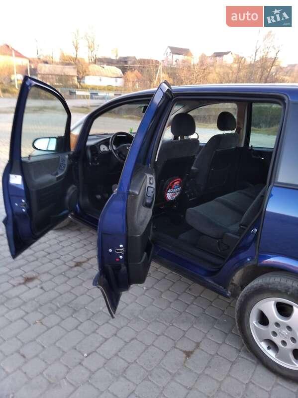 Минивэн Opel Zafira 2004 в Надворной