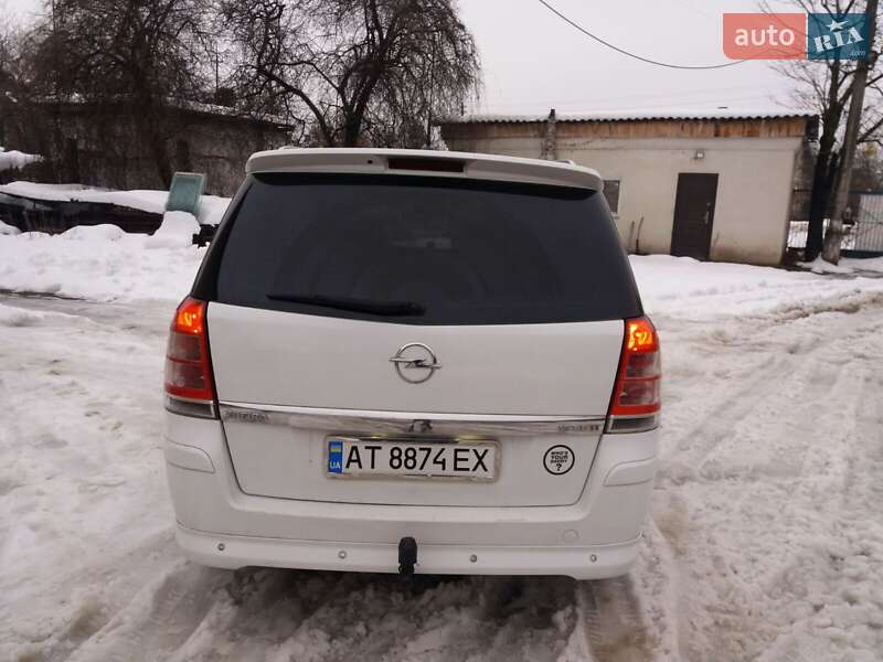 Універсал Opel Zafira 2009 в Калуші