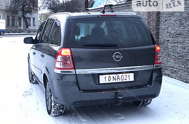 Универсал Opel Zafira 2010 в Стрые