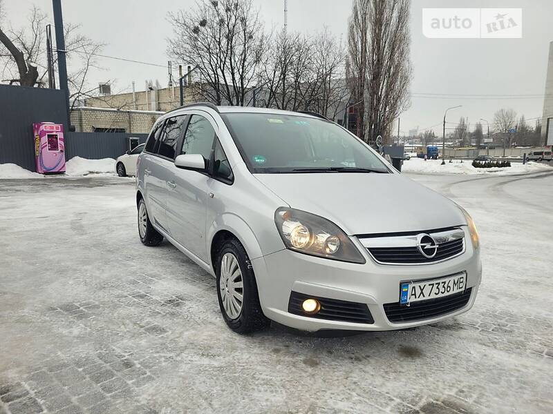 Минивэн Opel Zafira 2005 в 