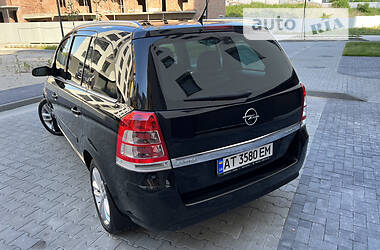 Минивэн Opel Zafira 2009 в 