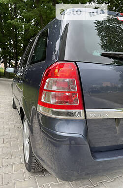 Универсал Opel Zafira 2010 в Полтаве