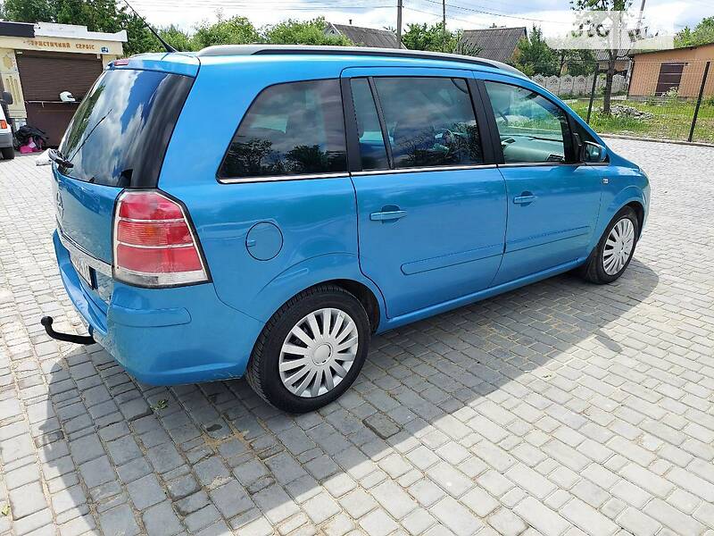 Минивэн Opel Zafira 2005 в Могилев-Подольске