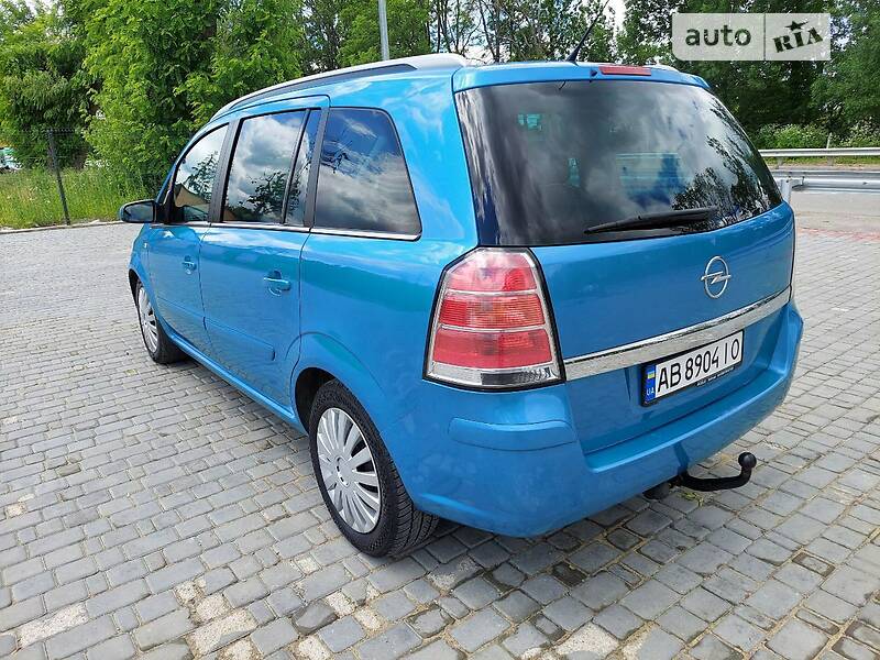 Минивэн Opel Zafira 2005 в Могилев-Подольске