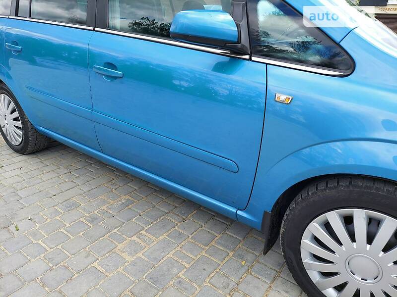Минивэн Opel Zafira 2005 в Могилев-Подольске