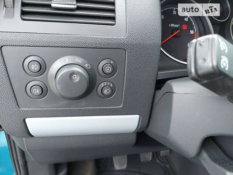 Минивэн Opel Zafira 2005 в Могилев-Подольске