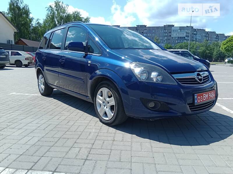 Минивэн Opel Zafira 2010 в Черкассах