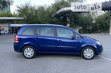 Минивэн Opel Zafira 2008 в Киеве