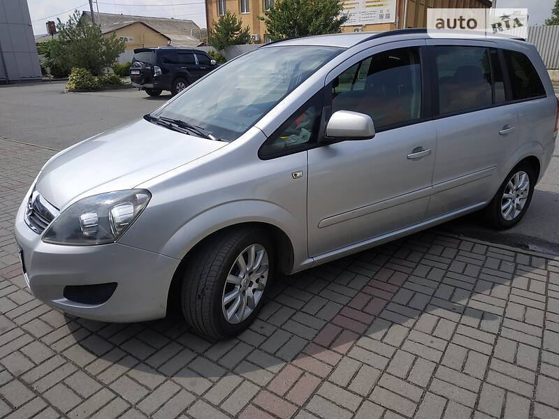 Минивэн Opel Zafira 2012 в 