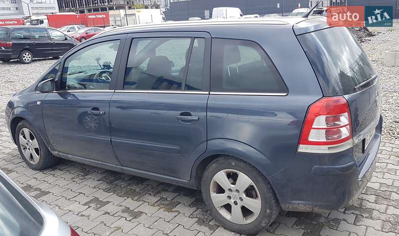 Минивэн Opel Zafira 2008 в Черновцах
