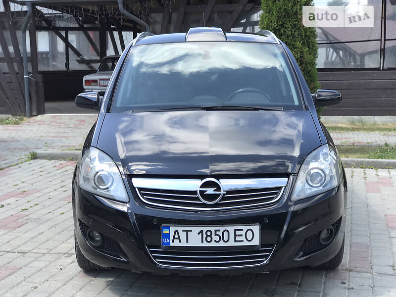 Мінівен Opel Zafira 2009 в Косові