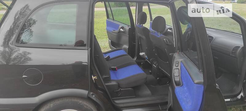 Мінівен Opel Zafira 2001 в Кам'янському