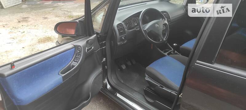 Мінівен Opel Zafira 2001 в Кам'янському