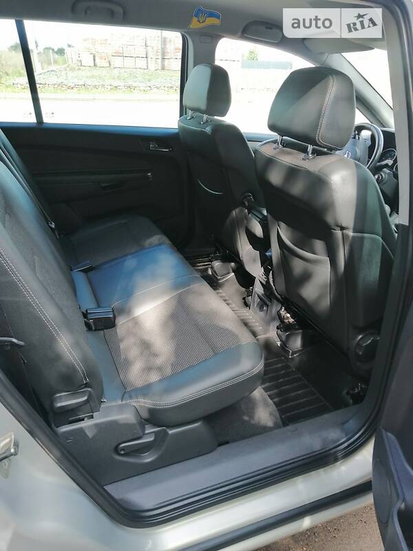 Минивэн Opel Zafira 2011 в Дрогобыче