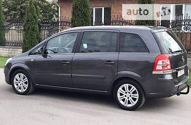 Минивэн Opel Zafira 2011 в 