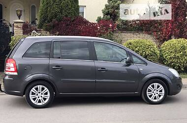 Минивэн Opel Zafira 2011 в 