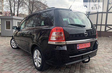 Минивэн Opel Zafira 2011 в Ровно