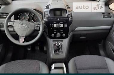 Минивэн Opel Zafira 2010 в 