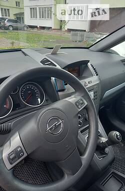 Мінівен Opel Zafira 2005 в Чернівцях
