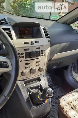 Минивэн Opel Zafira 2008 в 