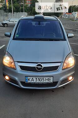 Минивэн Opel Zafira 2005 в Киеве