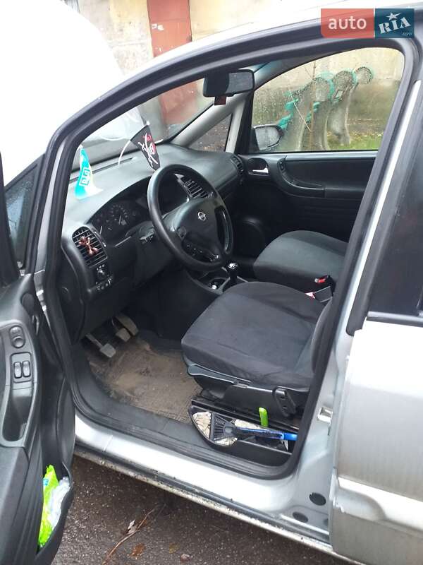 Минивэн Opel Zafira 2002 в Кривом Роге