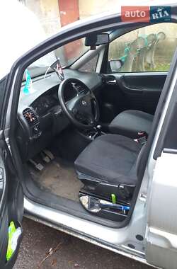 Минивэн Opel Zafira 2002 в 