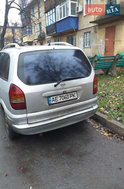 Минивэн Opel Zafira 2002 в 