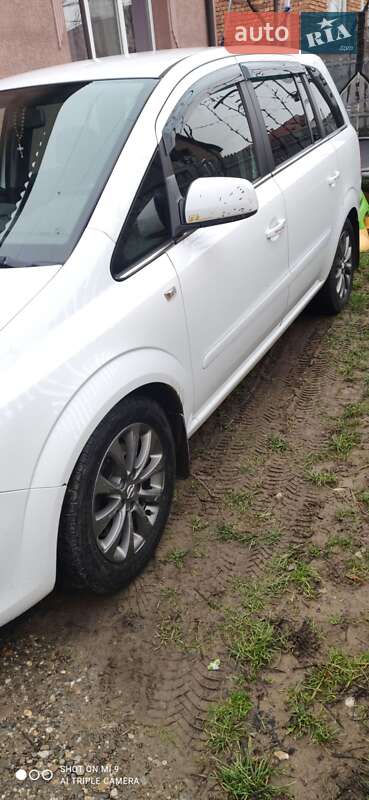 Минивэн Opel Zafira 2011 в Виноградове