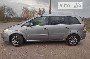 Минивэн Opel Zafira 2010 в Барышевке