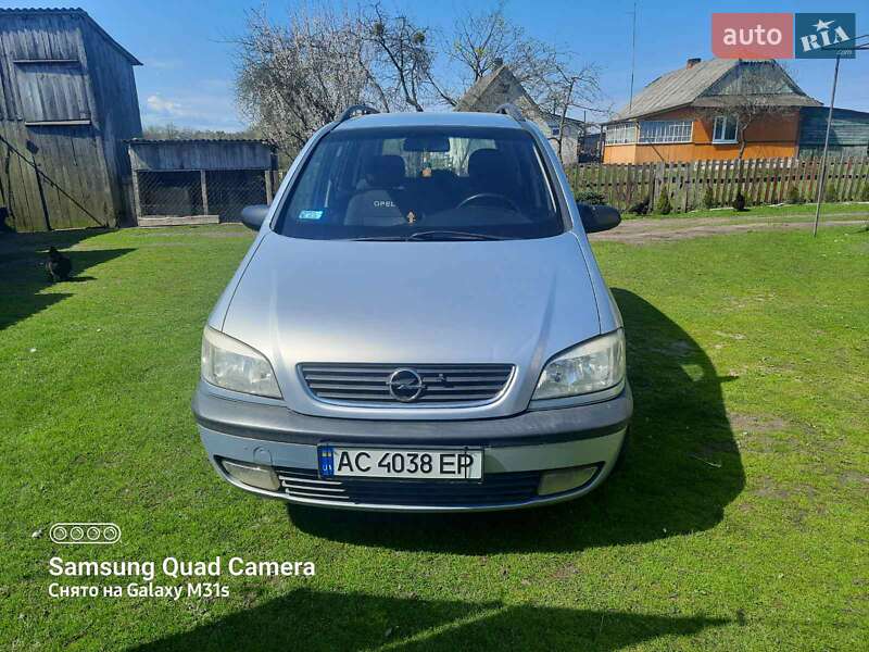 Минивэн Opel Zafira 2000 в Ратным