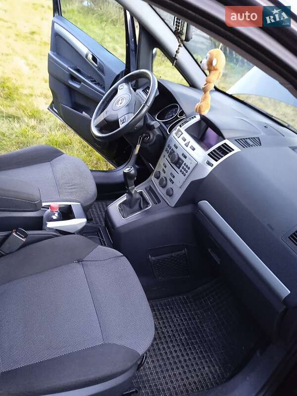 Минивэн Opel Zafira 2009 в Долине фото 7 Минивэн Opel Zafira 2009 в Долине