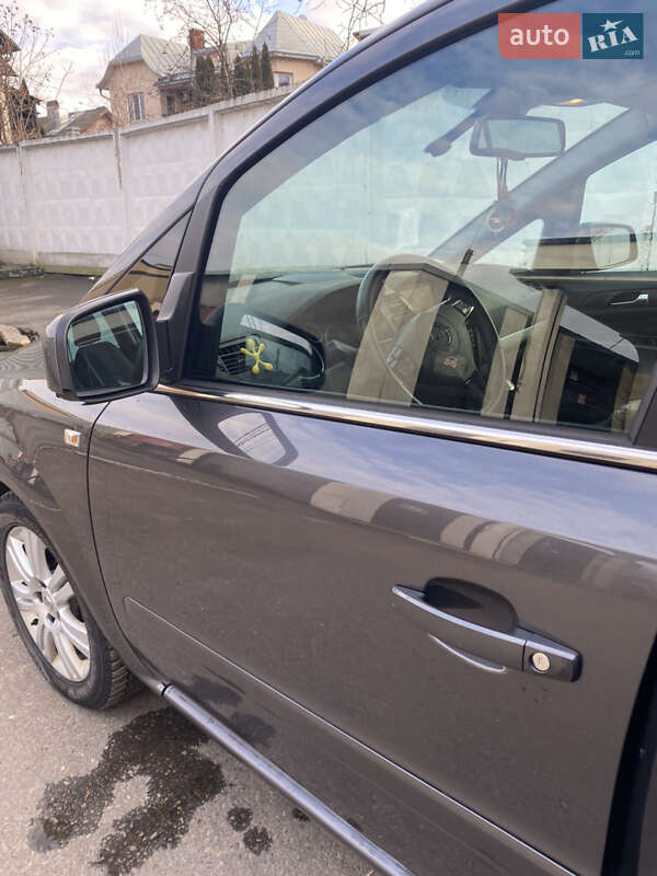 Минивэн Opel Zafira 2011 в Черновцах