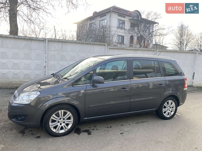 Минивэн Opel Zafira 2011 в Черновцах