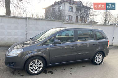 Мінівен Opel Zafira 2011 в Чернівцях