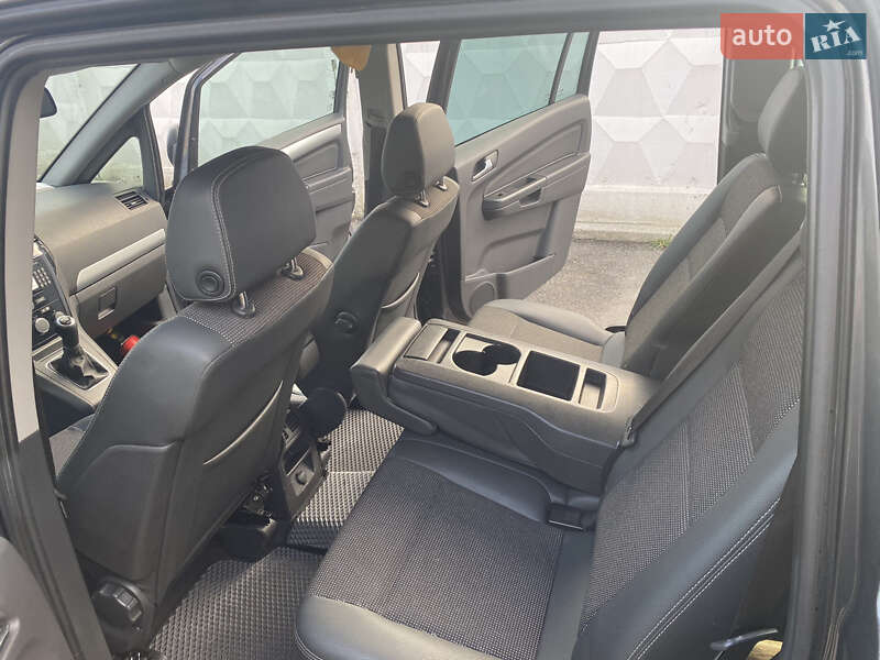 Минивэн Opel Zafira 2011 в Черновцах