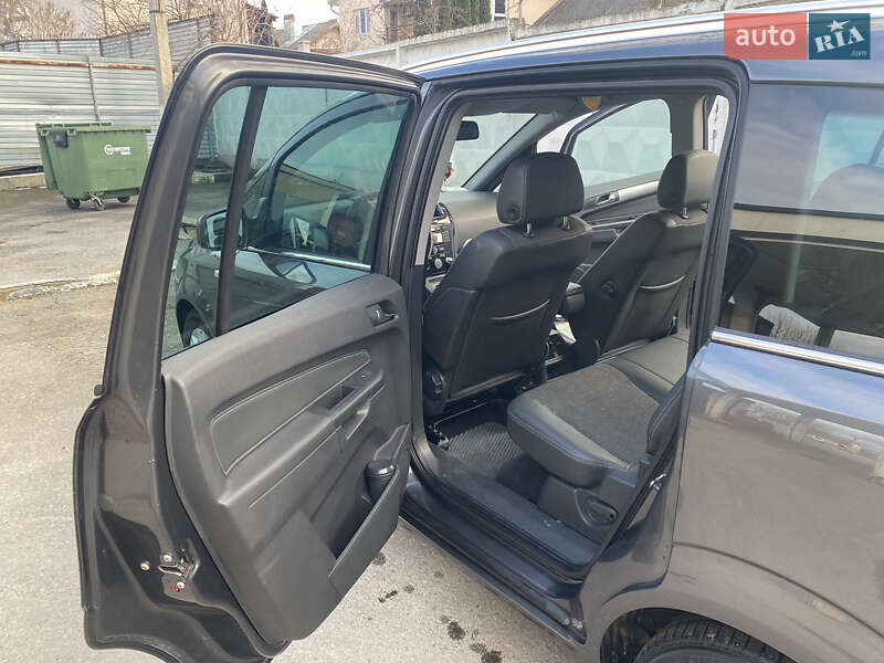 Минивэн Opel Zafira 2011 в Черновцах