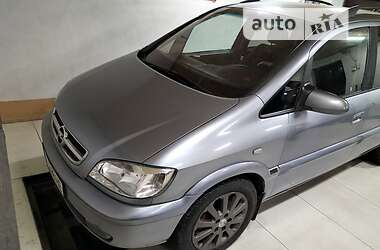 Минивэн Opel Zafira 2003 в Гоще