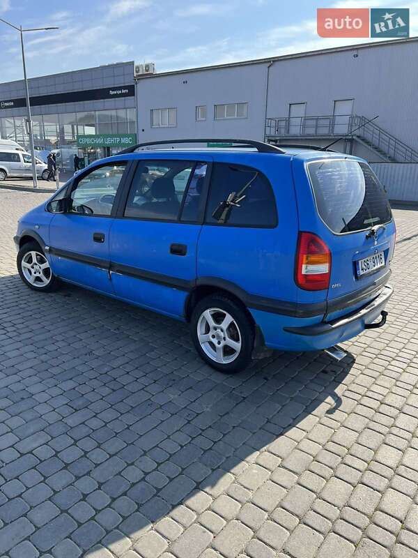 Минивэн Opel Zafira 2001 в Сваляве