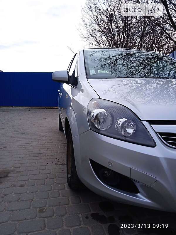 Минивэн Opel Zafira 2012 в Хмельницком
