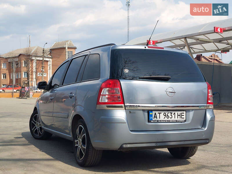 Минивэн Opel Zafira 2009 в Ивано-Франковске