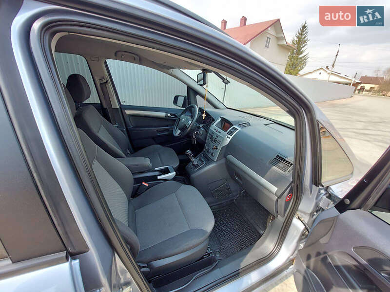 Минивэн Opel Zafira 2009 в Ивано-Франковске