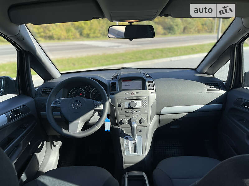 Минивэн Opel Zafira 2008 в Луцке