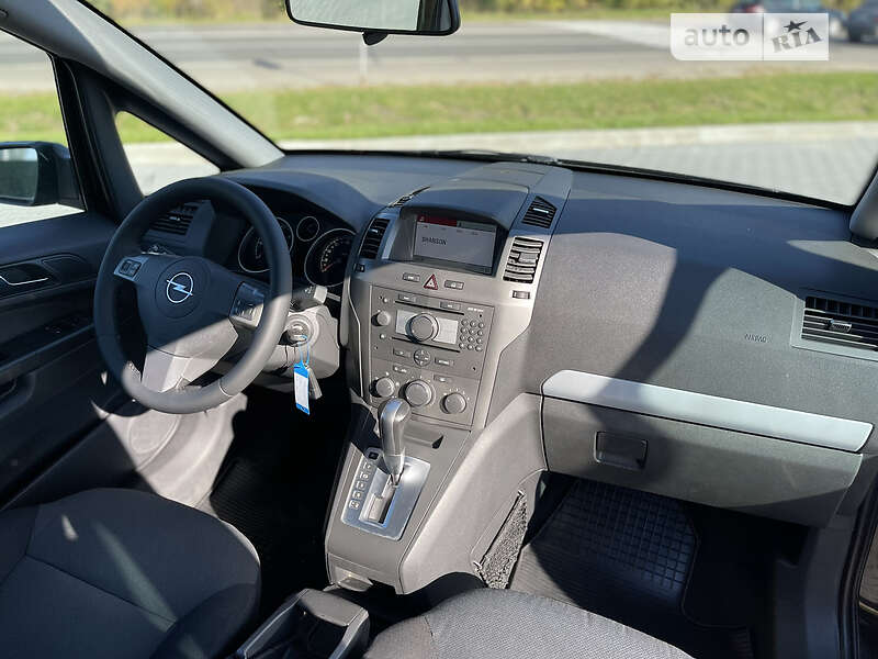 Минивэн Opel Zafira 2008 в Луцке