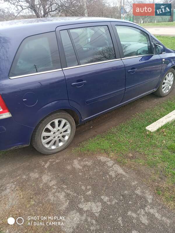 Мінівен Opel Zafira 2010 в Дніпрі