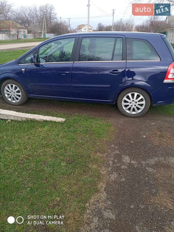 Мінівен Opel Zafira 2010 в Дніпрі